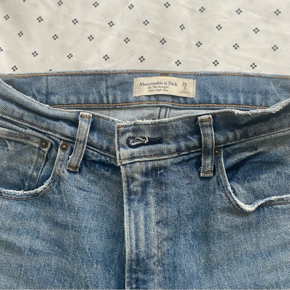 Abercrombie & Fitch 90’s Ultra High Rise Straight Jean